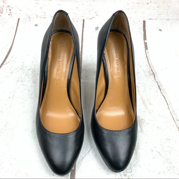 ‼️SOLD‼️BANANA REPUBLIC pumps 4” heel S-6.5 black - Picture 2 of 4